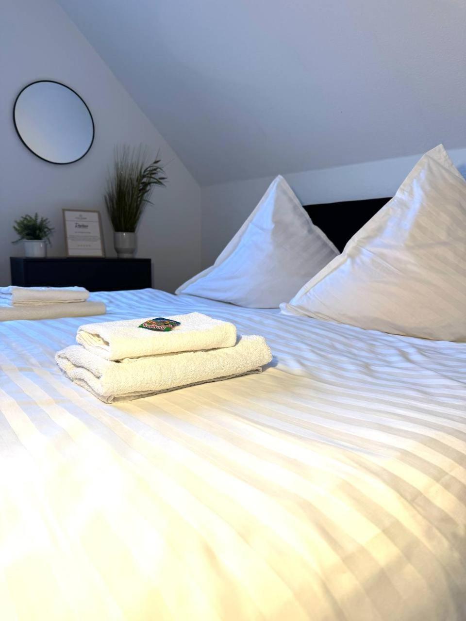 Ama Home Apartment In Hiddenhausen - Wlan, Smart-Tv - Nahe A30 & A2 - Nur 10 Min Von Herford Exterior foto